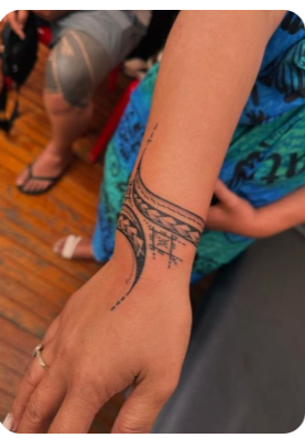 Tatouage polynésien femme poignet symbole tatouage polynésien poignet femme signification